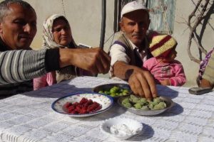 Kış ortasında yaz meyveleri şaşırttı