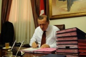Erdoğan'ın ofisini dinleyenler yakalandı