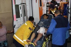 3 aile arasında silahlı kavga: 1'i polis 12 yaralı