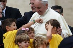 Papa: &Ccedil;ocuklarınızı d&ouml;vebilirsiniz