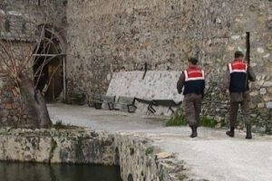 500 yıllık tarihi savaş topu &ccedil;alındı