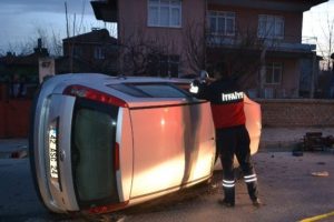 Otomobil elektrikli bisiklete &ccedil;arptı: 1 &ouml;l&uuml;