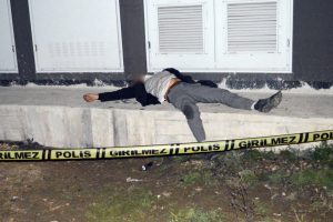 Bursa'da bir kişi sokakta &ouml;l&uuml; bulundu!