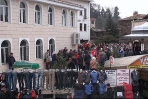 Bı&ccedil;aklanarak &ouml;ld&uuml;r&uuml;len kadın son yolculuğuna uğurlandı