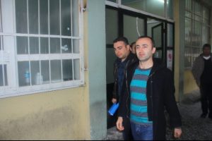 Yasa dışı dinleme operasyonunda g&ouml;zaltılar s&uuml;r&uuml;yor