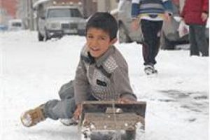 Beklenen kar başladı! İlk tatil haberi geldi