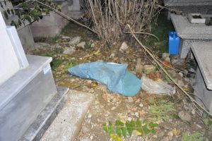 Mezarlıkta &ouml;l&uuml; bebek bulundu