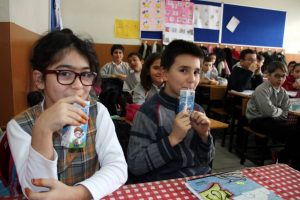Bursalı miniklere okul s&uuml;t&uuml; tamam, &uuml;z&uuml;mden haber yok...
