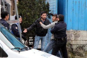 &Uuml;mraniye'de &ccedil;ek&ccedil;ek&ccedil;i ile hurdacı kavgası