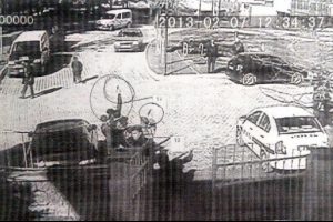 Adliye &ouml;n&uuml;nde silahlı yaralamaya 7,5 yıl hapis