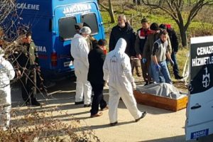 Kesik bilek cinayetinde kredi kartını kullanan ş&uuml;pheli aranıyor