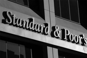 S&P'den petrol &uuml;reticisi 4 &uuml;lkeye not indirimi