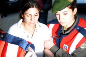 Eşini &ouml;ld&uuml;ren kadına 15 yıl hapis cezası