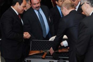 Putin'den Sisi'ye Kalaşnikof
