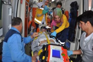 Otomobilin &ccedil;arptığı engelli ağır yaralandı