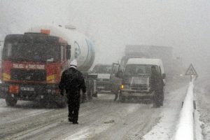 Kar Bolu Dağı'nda ge&ccedil;it vermiyor