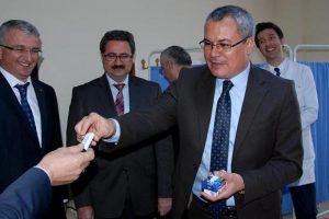 Vali'den ''Sigarayı Bırak'' şiiri