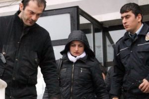 Kocasını &ouml;ld&uuml;rm&uuml;şt&uuml; beraat etti