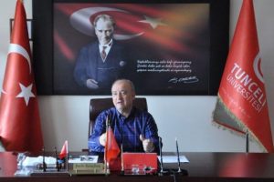 O &uuml;niversitenin rekt&ouml;r&uuml; istifa etti