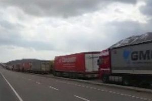 Kuyruk uzunluğu 15 kilometreye ulaştı