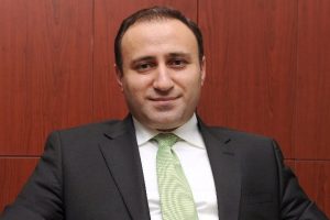 AK Parti İstanbul'da &Ouml;zel Kalem M&uuml;d&uuml;rl&uuml;ğ&uuml; ona teslim