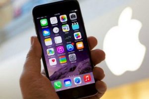 Apple 700 milyar dolar piyasa değerini aşan ilk şirket oldu