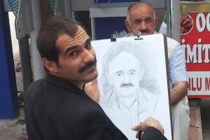 Sanat&ccedil;ı nedir? &Ccedil;izerek kazanıyor, kazandığını okula harcıyor...
