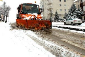 Ankara'da kar yağışı hayatı olumsuz etkiledi