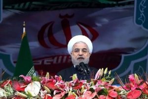 Devrimin yıld&ouml;n&uuml;m&uuml;nde Ruhani meydan okudu: Korkmuyoruz
