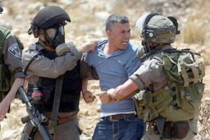 İsrail 13 Filistinliyi g&ouml;zaltına aldı