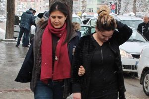 İnternet sitesinden fuhuşa 3 g&ouml;zaltı