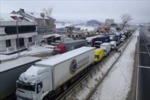 E-5'te 10 kilometrelik ara&ccedil; kuyruğu