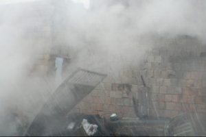 &Ccedil;orum'da 3 ev, ahır ve samanlık yandı!