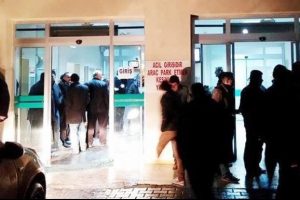 &Ccedil;ocuğunu kapan hastaneye koştu