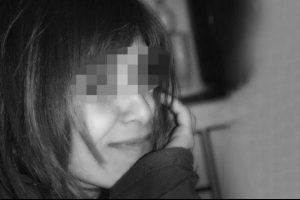 'Deli kadın' u&ccedil;an tekme attı