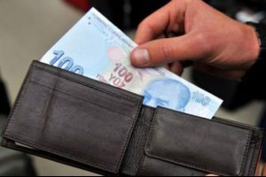 AVM'lerde iş&ccedil;ilerin y&uuml;zde 58'i asgari &uuml;cretli