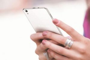 46 g&uuml;n pil &ouml;mr&uuml; sunan Lenovo P70 tanıtıldı