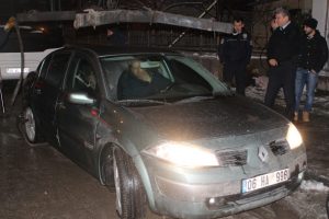 "Otomobilden inmeyince, &ccedil;ekiciyle karakola g&ouml;t&uuml;r&uuml;ld&uuml;"