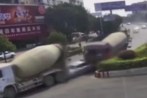Otomobili kağıt gibi katladılar!