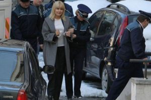 En seksi bakan tutuklandı