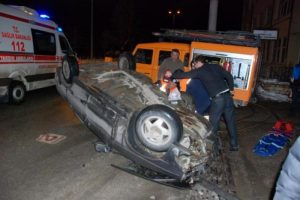 Kazada &ouml;len arkadaşı i&ccedil;in hastaneye giderken, kazada &ouml;ld&uuml;