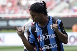 Ronaldinho'nun yeni adresi Angola mı?