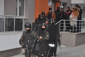 Kadın rehine 7 saat sonra kurtarıldı
