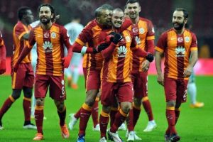 Melo, Sneijder'in kulağını ısırdı!