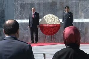 Erdoğan, Meksika Ulusal Vatan Anıtı'na &ccedil;elenk bıraktı