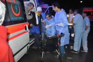 İş&ccedil;ileri taşıyan minib&uuml;s, kamyonete arkadan &ccedil;arptı