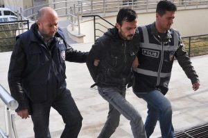 Komşuyu soyarken, kendi g&uuml;venlik kamerasına yakalandı