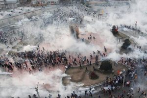 Sağlık Bakanı'nından ilgin&ccedil; biber gazı yorumu