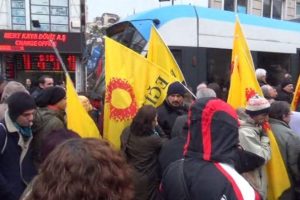 Tramvay seferlerine eylem engeli