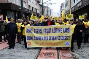 Bursa'da laik ve bilimsel eğitim y&uuml;r&uuml;y&uuml;ş&uuml;